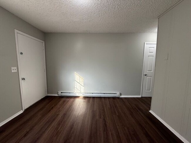 Building Photo - Just renovated!! Inglewood 1 bedroom duplex by park!! Pets okay!