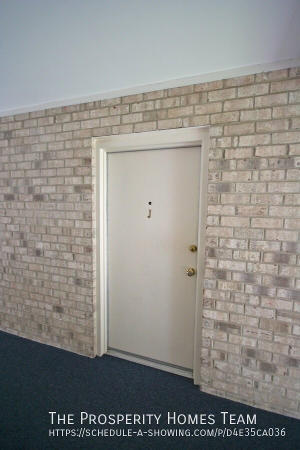 Building Photo - 2217 Lowells Glen Rd