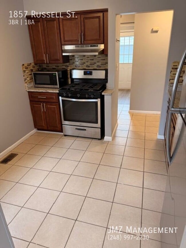 Building Photo - 1857 Russell Ave