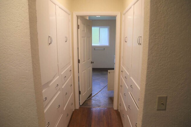 Building Photo - Seriously Spacious 5 bed 2 bath 36x20 Shop Garden Shed