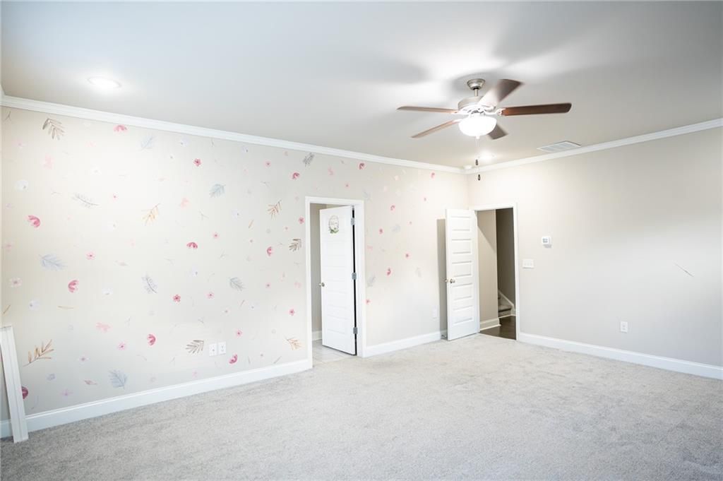 Building Photo - 2215 Manor Pointe Dr