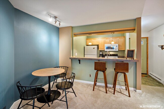 Building Photo - Executive Style Condominium