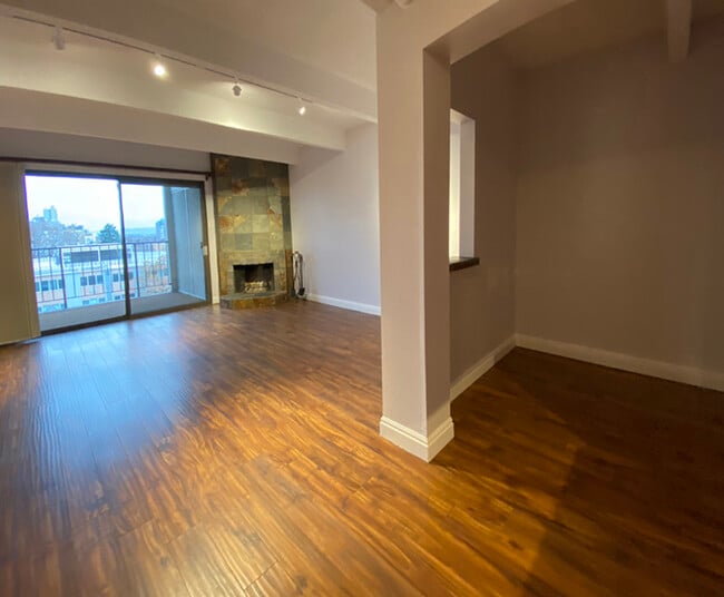 Building Photo - 777 N Washington St