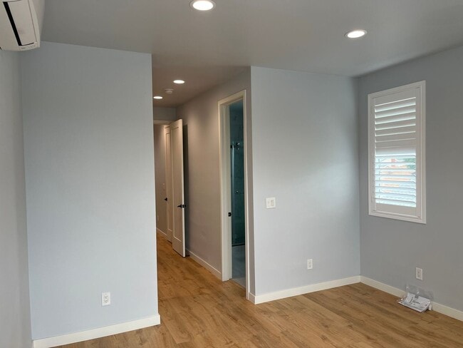 Building Photo - 3 Bedroom/ 3 Bathroom Home in Huntington B...