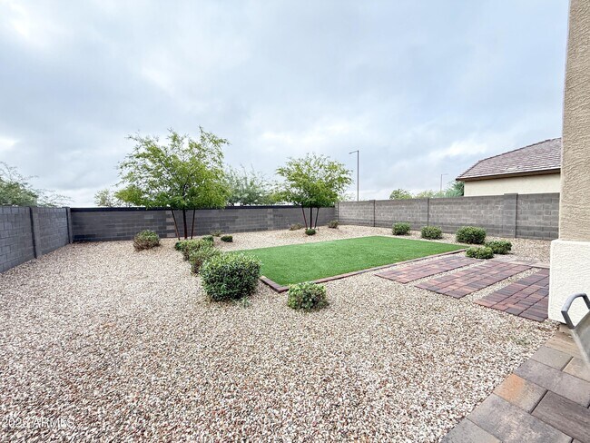 Building Photo - 17569 W Country Club Terrace