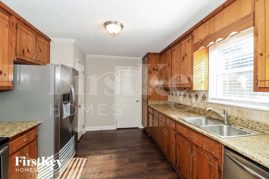Building Photo - 4565 Bonneville Dr