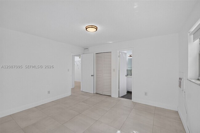 Building Photo - 1055 SW 12th St