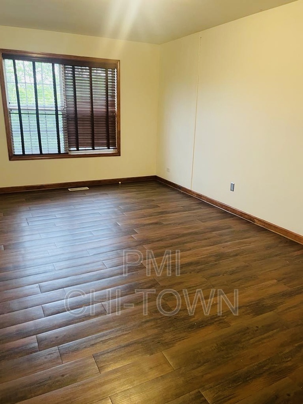 Building Photo - 2050 Rockland Dr