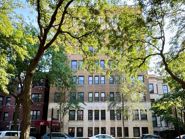 Building Photo - 817 W Lakeside Pl