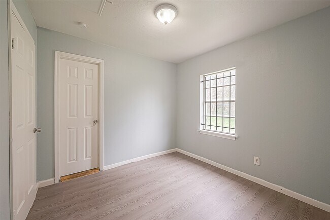 Building Photo - 9302 Fairland Dr