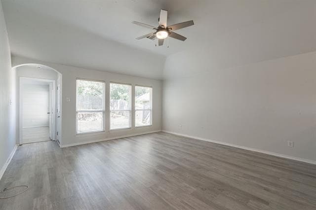 Building Photo - 912 Hidden Oaks Dr