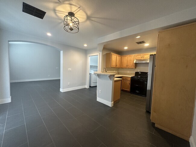 Building Photo - 7288 Quarterhorse Ln