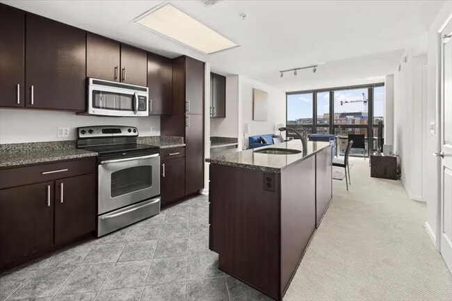 Building Photo - 1405 S Fern St