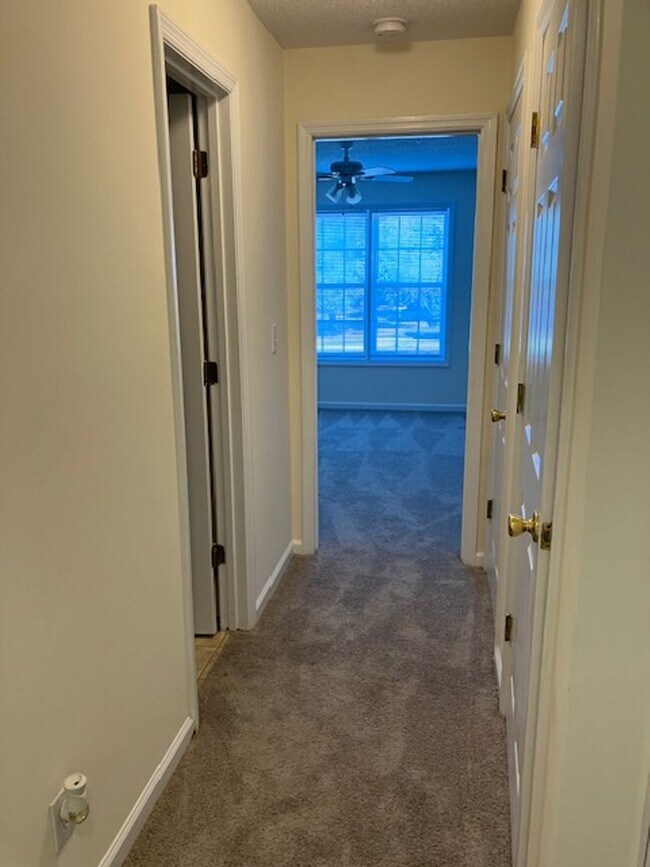 Building Photo - 904 Litchfield Way