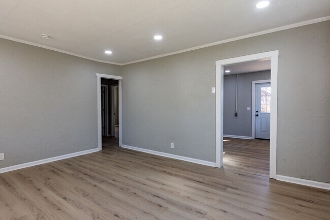 Building Photo - 3312 Tarlton Ave