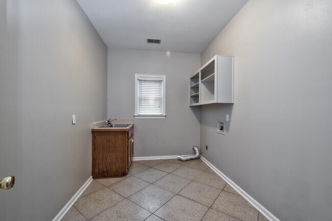 Building Photo - 1575 Huntley Cove