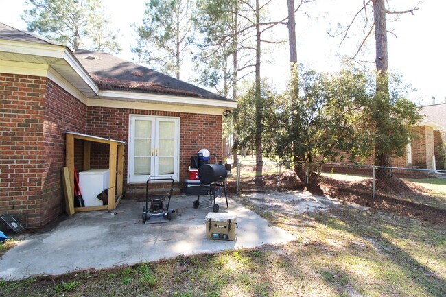 Building Photo - 1119A Southbend Dr