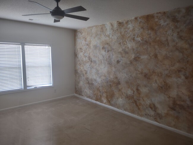 Building Photo - ****MOVE IN SPECIAL****Two Story, Five Bed...