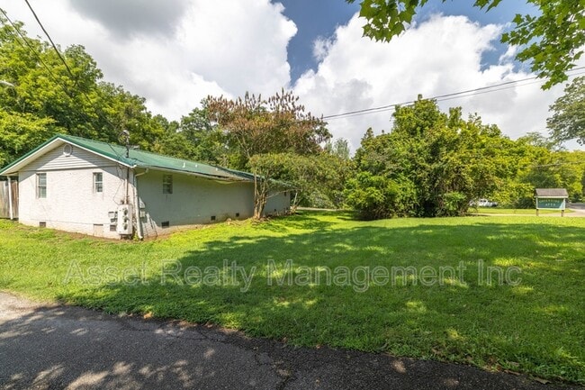 Building Photo - 608 Lester Rd