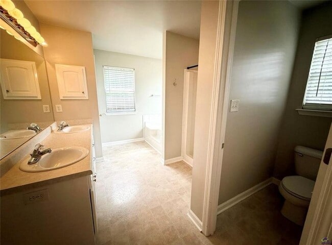 Building Photo - 448 Falkirk Dr