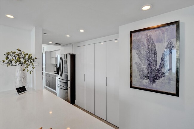 Building Photo - 20281 E Country Club Dr