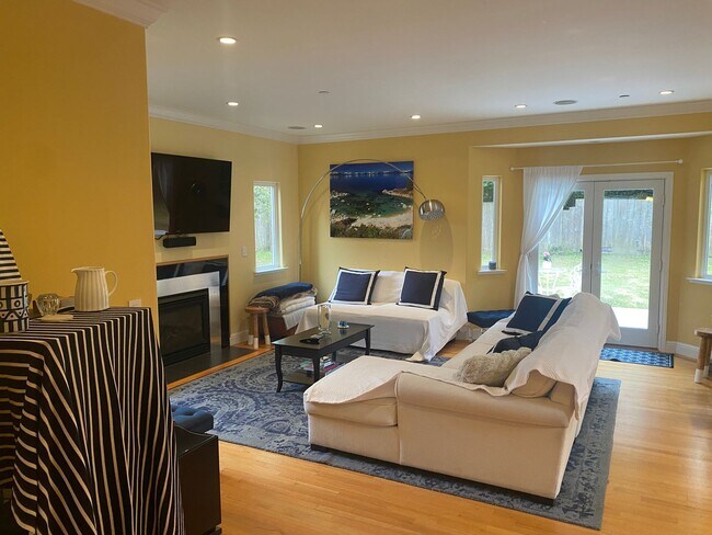 Building Photo - Fully Furnished House in South San Francisco - 2 Bedroom, 2 Bathroom