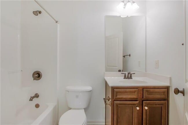 Building Photo - 3382 Vintage Cir SE