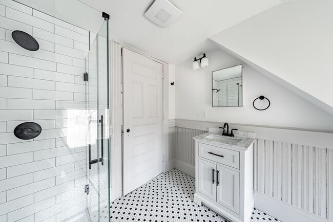 Building Photo - 245 Clinton St