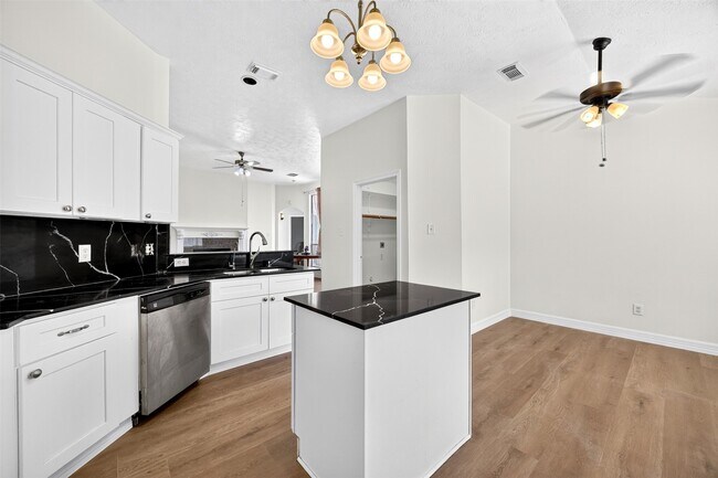 Building Photo - 15307 Flemington Ave