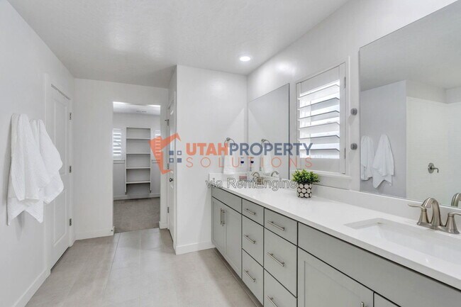 Building Photo - 213 W Prickly Pear Dr