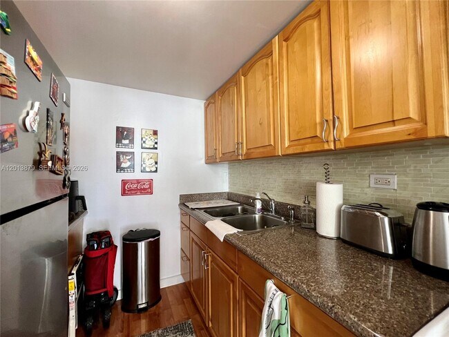 Building Photo - 7545 E Treasure Dr