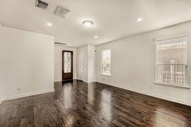 Building Photo - 194 Danish Dr