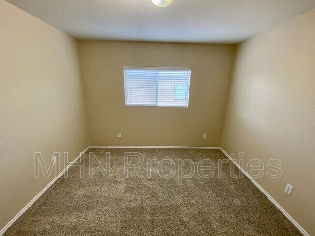 Building Photo - 5923 Trent Ranch