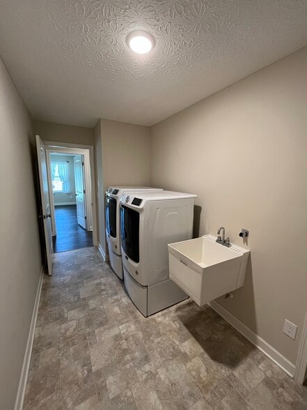 Building Photo - 17200 OH-739