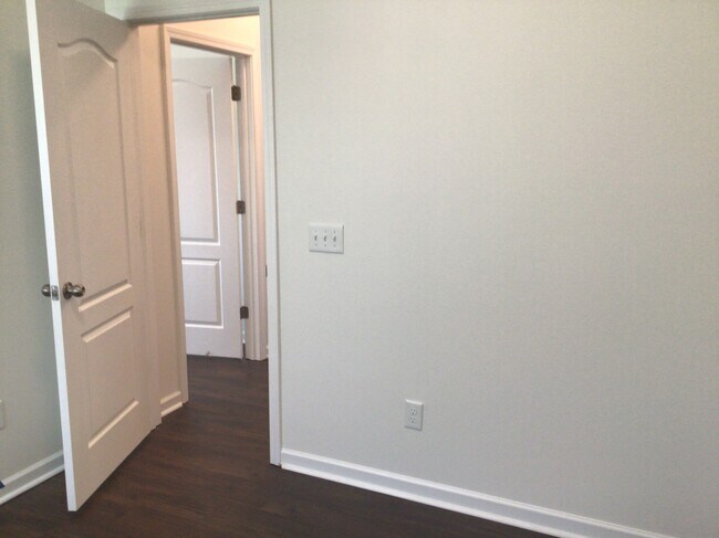 Building Photo - 137 Caledonia Dr