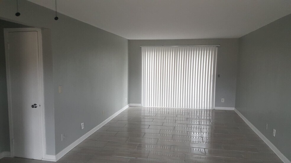 Living Room - 1748 El Camino Rd