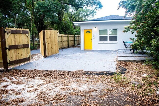 Building Photo - Glamorous Ybor Home • near Downtown