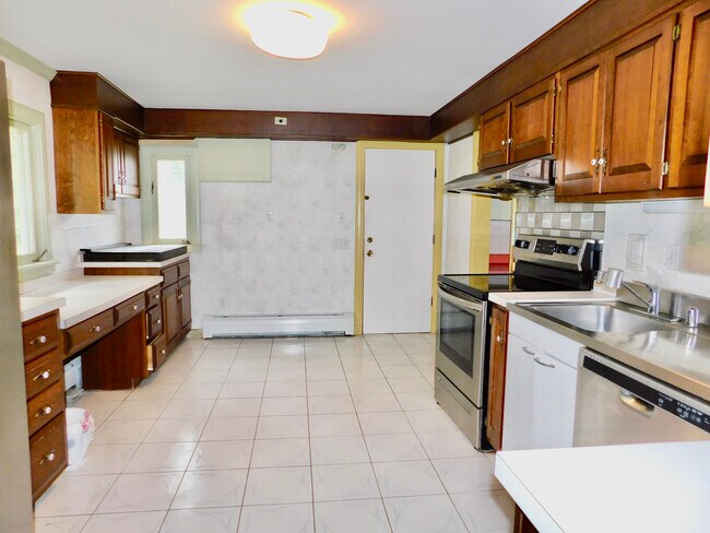 Building Photo - 61 Manchester St