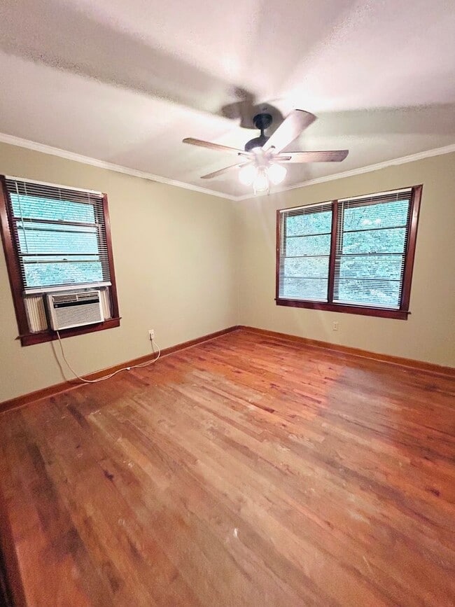 Building Photo - Charming Country Living - 3BR Brick Ranch in Round O