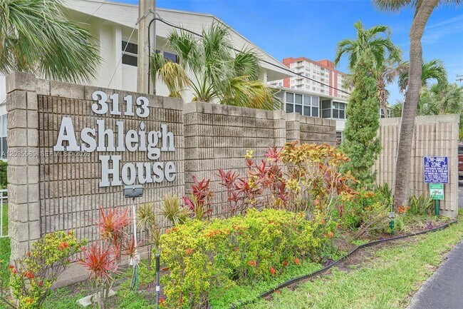 Building Photo - 3113 S Ocean Dr