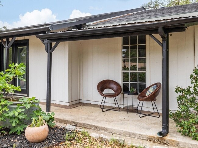 Building Photo - 2591 Spring Valley Dr