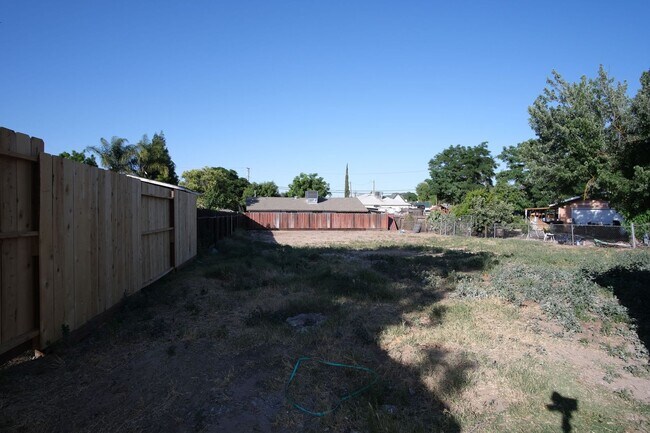 Building Photo - 3 Bedroom 1 Bath -COMING SOON