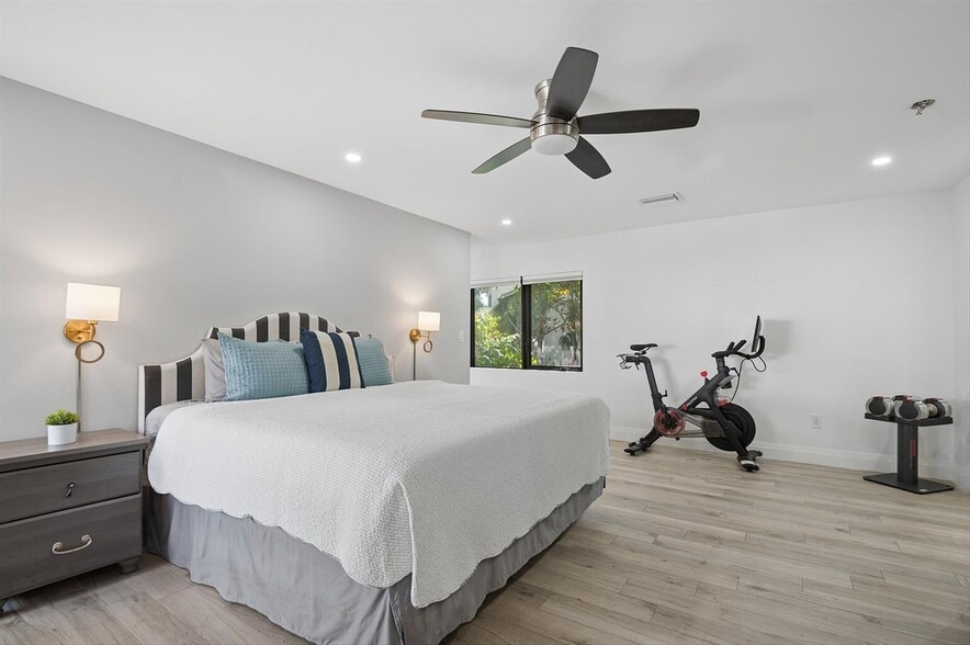 Building Photo - 600 SW 8th Ter