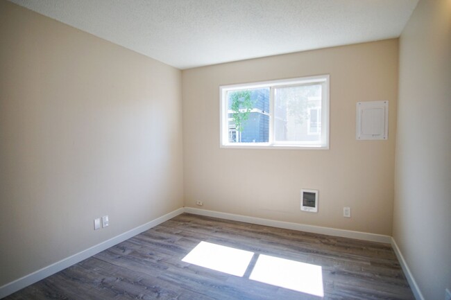 Building Photo - Spring Special: Spacious 2 Bedroom with St...