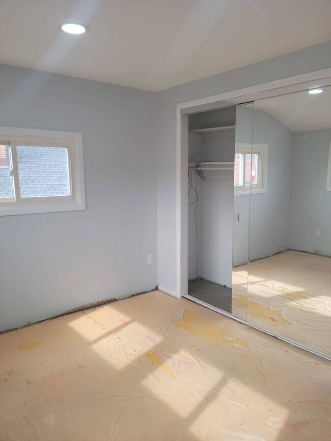 Building Photo - 8 Hardy Ln