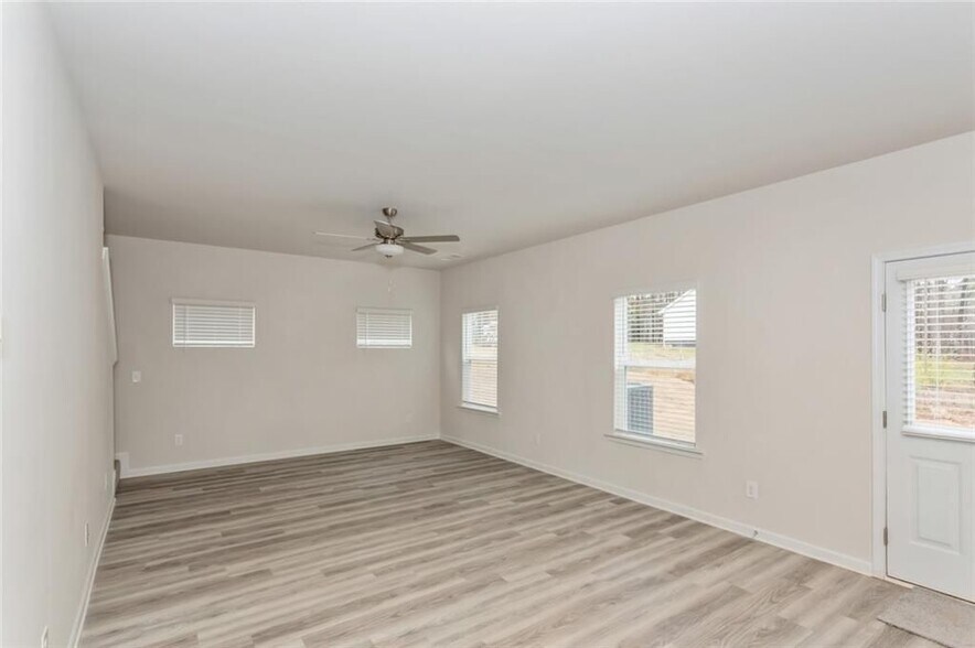 Building Photo - 668 Mackenzie Cv
