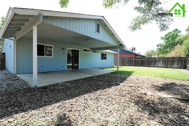Building Photo - 2566 Capella St