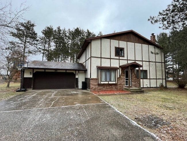 Building Photo - 5341 Bees Ln