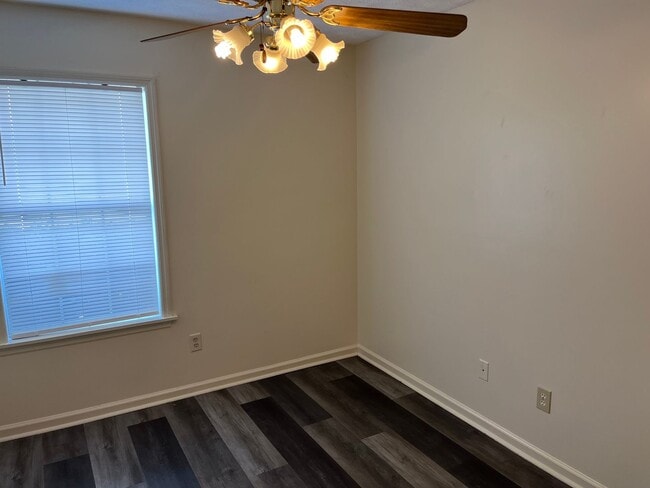 Building Photo - Harmon Estates Available! Available NOW!