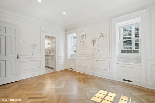 Building Photo - 2700 N Lakeview Ave